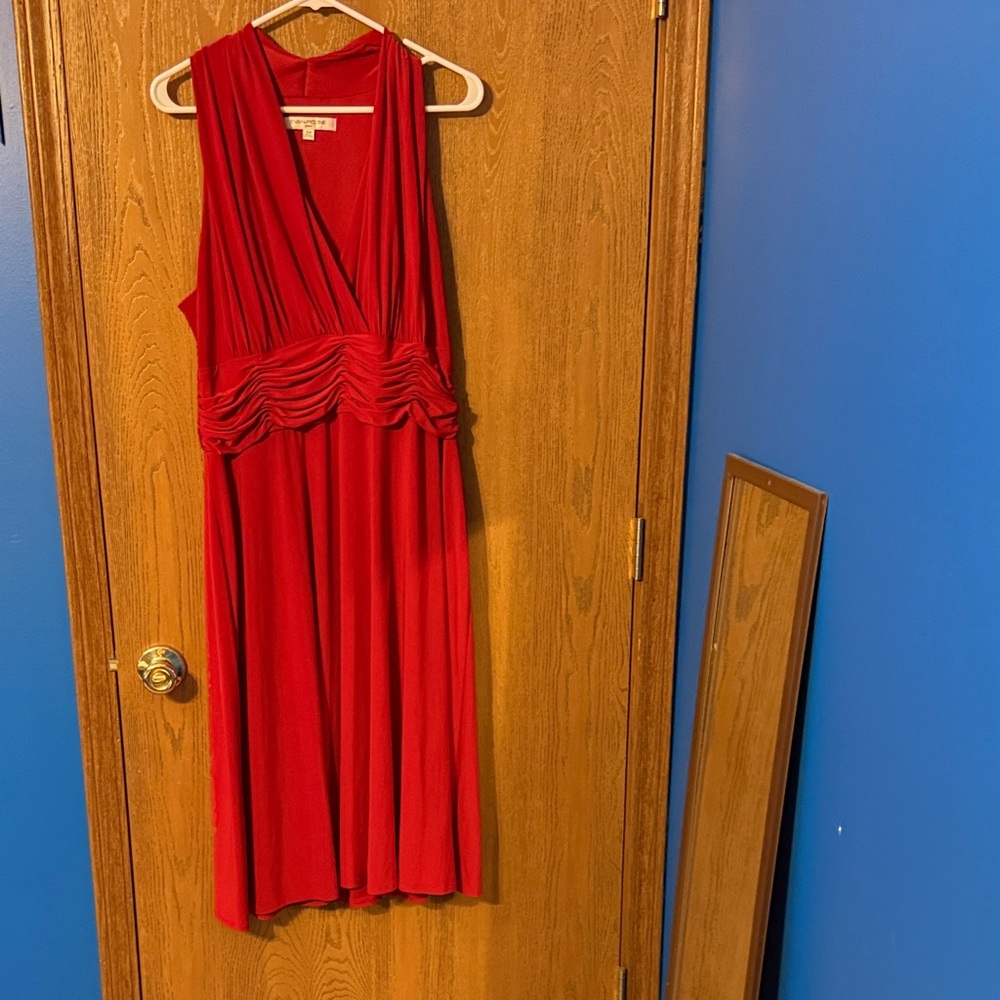 Evan Picone Red Sleeveless V-Neck Ruched-Waist Midi Dress